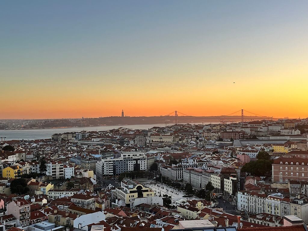 Lisbon_Sunset_from_Miradouro_da_Graca_Portugal-1